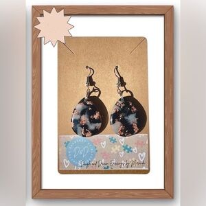 Black and Gold Teardrop Earrings

🌸🌟🌟Bundle Discounts Available🌟🌟🌸